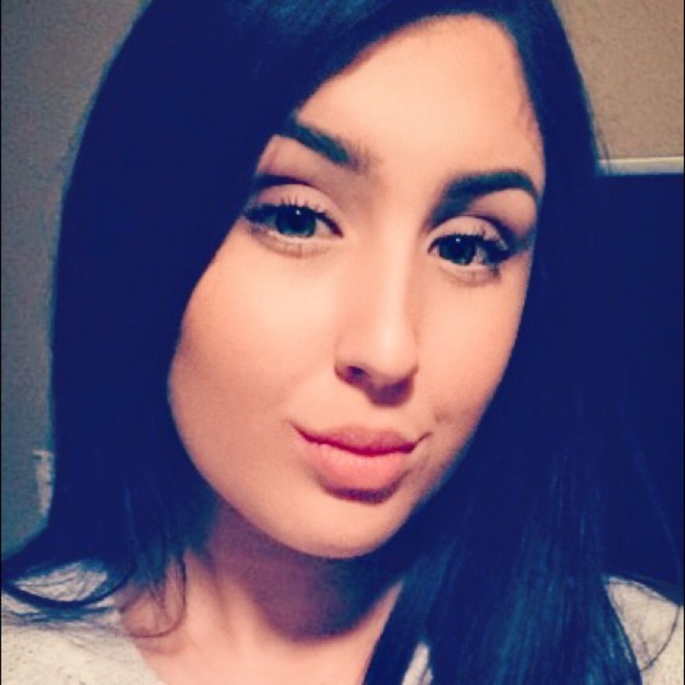 Meet your Posher, Yesenia